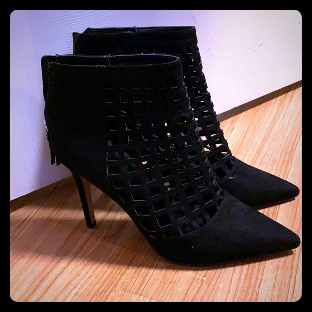 Black high heels booties